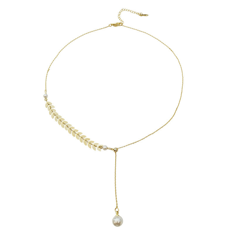Elegant Pearl Choker with Leaf Pendant