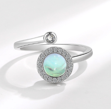 Modern Twist Women’s Ring
