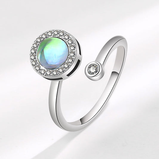 Modern Twist Women’s Ring