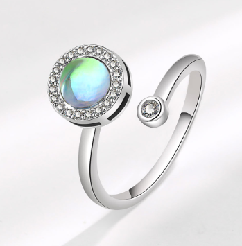 Modern Twist Women’s Ring